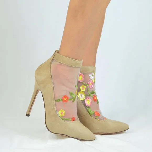 Chase & Chloe Betsy Embroidered Mesh Pump - Picture 4 of 5